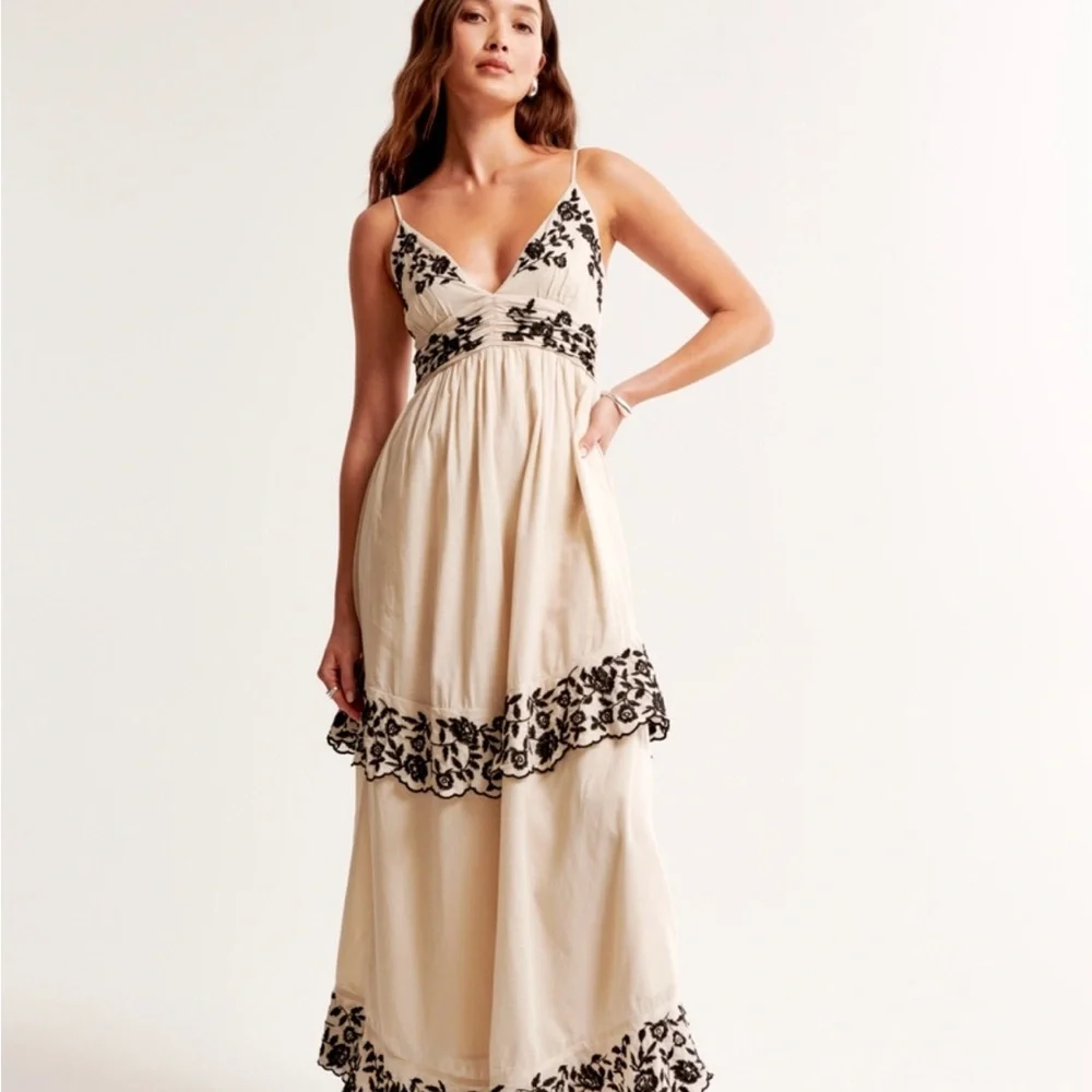 Abercrombie & Fitch Cream Maxi Dress with Black Accents - Picture 1 of 4